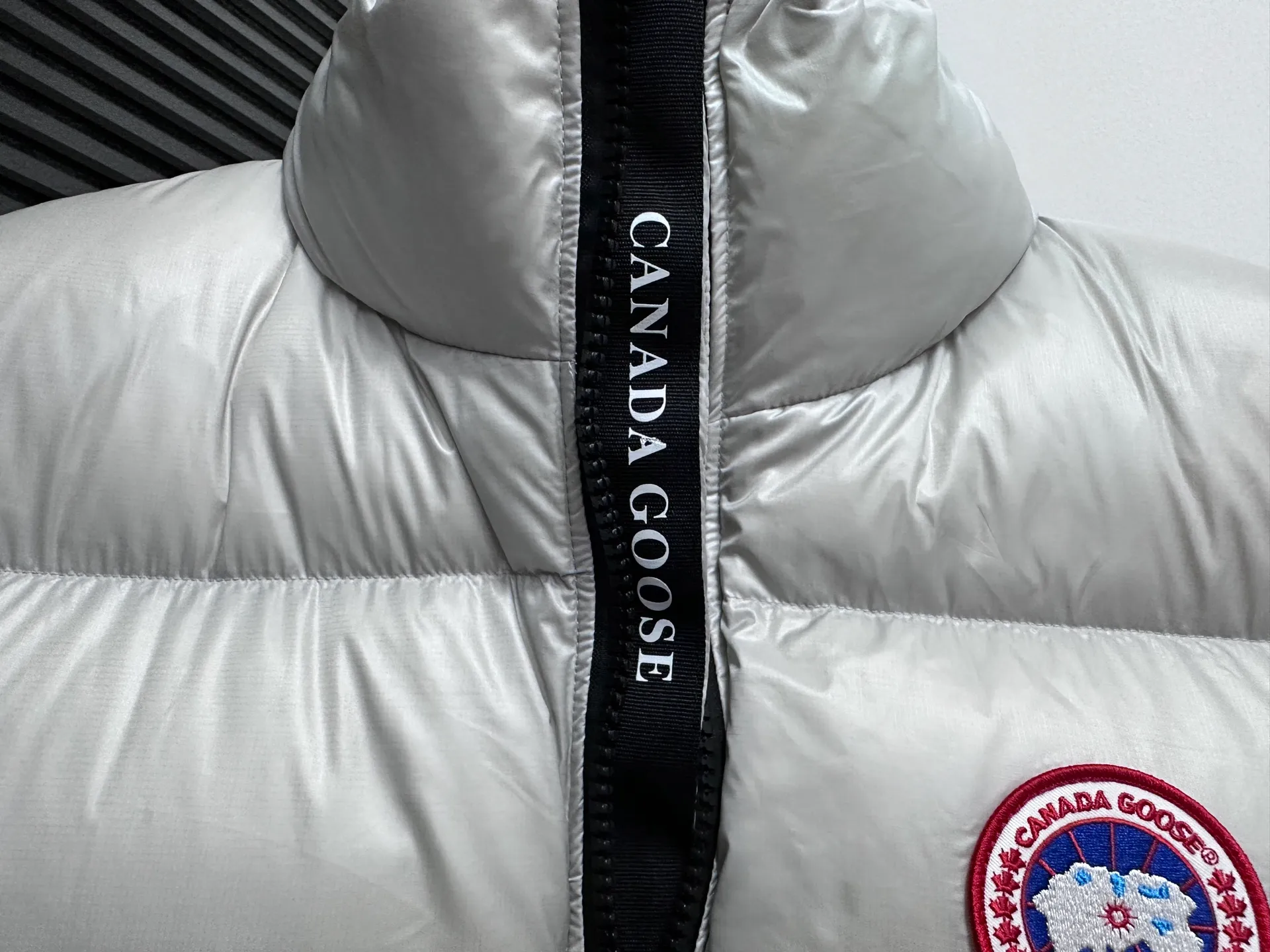 P560 [Canada Goose] Big Goose🦢Puff Down Vest has always been recognized as the warmest down jacket. Various Instagram celebrities, Internet celebrities, and celebrities often wear it for street photos. I make Canada Goose every year, but I still can't get rid of my love for it. No matter how cold the days are, there is no need to be afraid, because there is! Filled with 90% white duck down, it is the legendary warmest down jacket and is known as a must-have for Arctic outdoor sports! The most popular down jacket in the world, celebrities are rushing to buy it, it is a must-have! Size: XS-XL